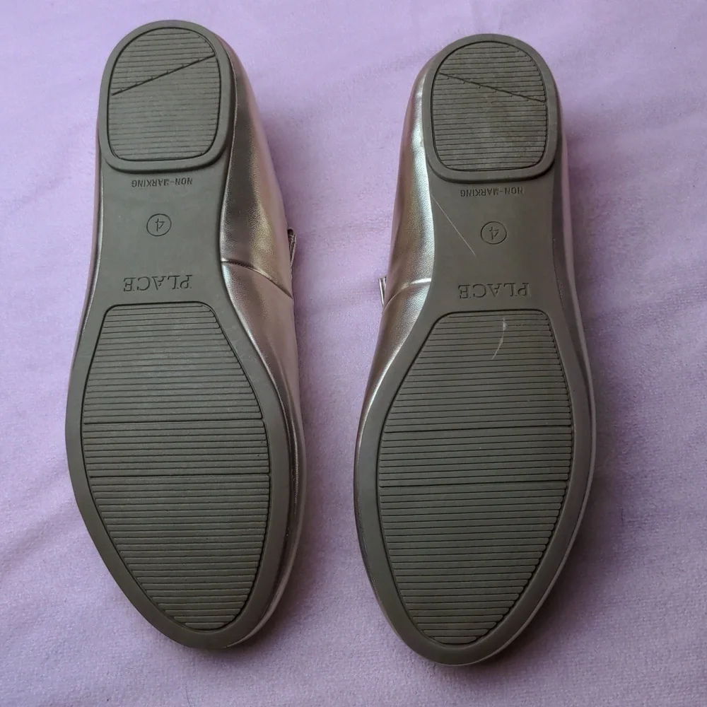 The Children's Place Shiny Gold Metallic Ballet Flats size 4